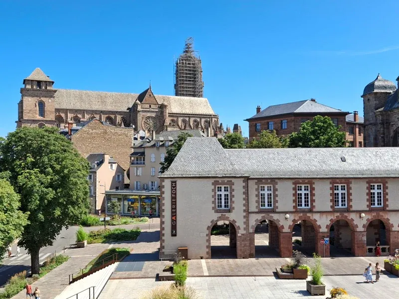 La place Foch et la cathédrale de Rodez